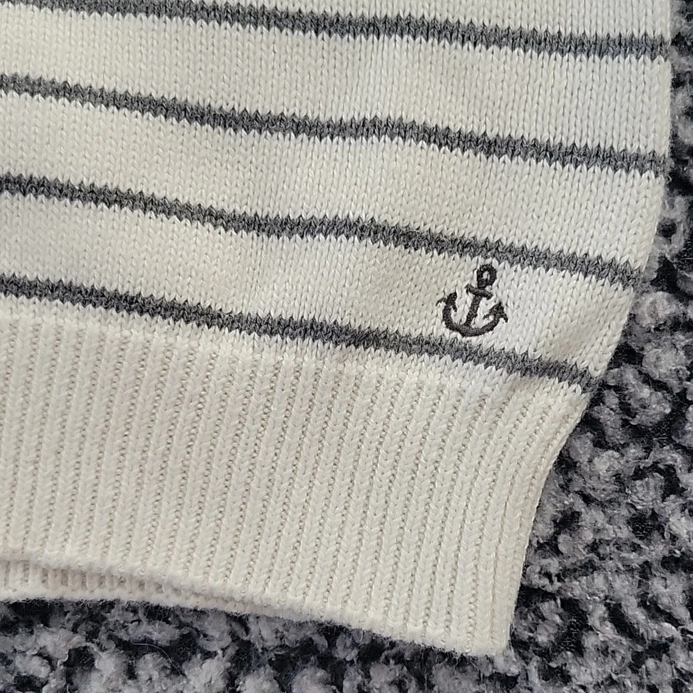 Gymboree Sweater Vest White with Gray Stripes Pullover V-Neck Boys Size 7/8